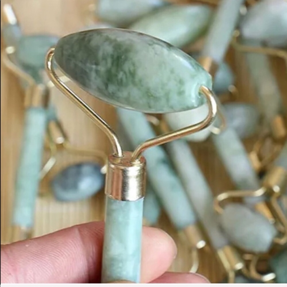 🎉HP🎉NWT Jade Gua Sha Facial Massage lymphatic Roller - Picture 4 of 4
